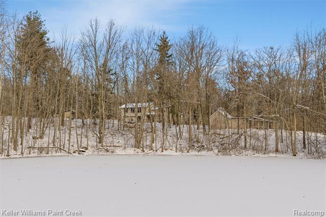 Builiding view fifty one for 2390 Noble, Oxford, MI. 48370