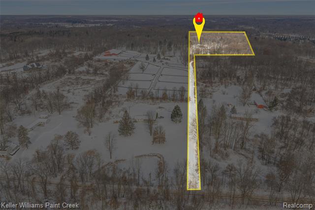 Builiding view forty eight for 2390 Noble, Oxford, MI. 48370