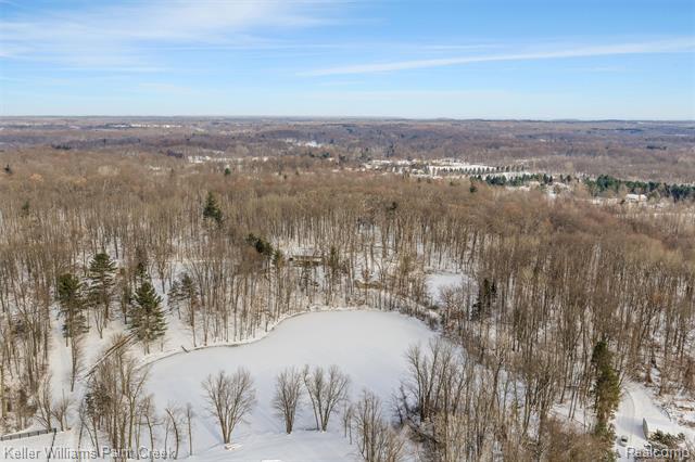 Builiding view forty six for 2390 Noble, Oxford, MI. 48370