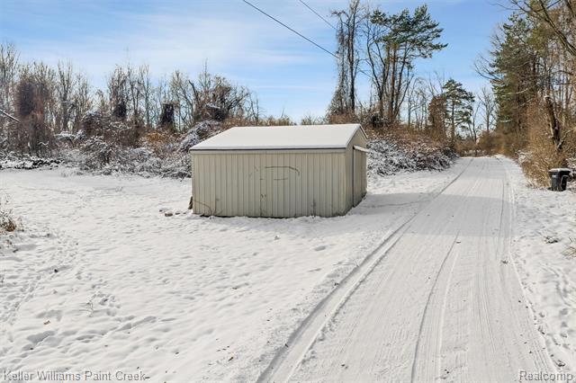 Builiding view forty three for 2390 Noble, Oxford, MI. 48370