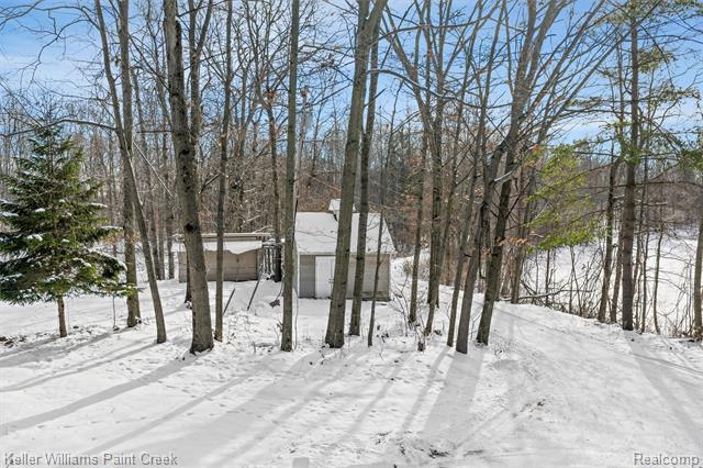 Builiding view forty two for 2390 Noble, Oxford, MI. 48370