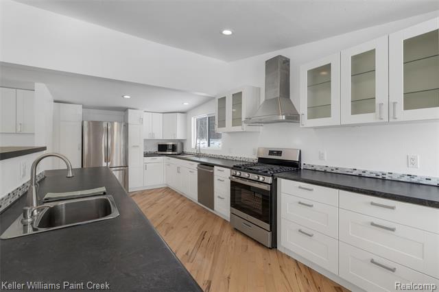 Builiding view nine for 2390 Noble, Oxford, MI. 48370