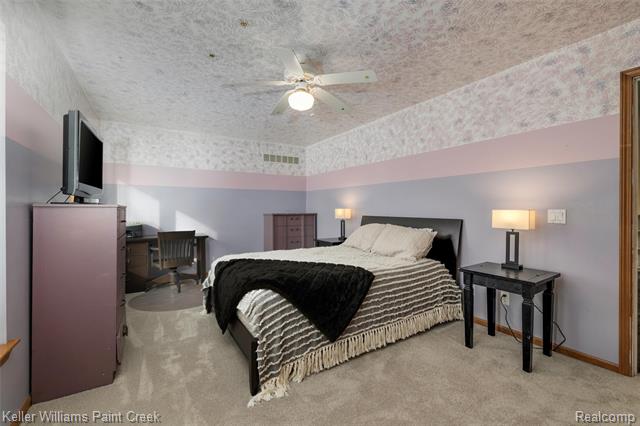 Builiding view sixteen for 2390 Noble, Oxford, MI. 48370