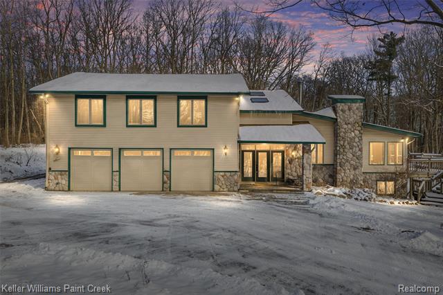 Builiding view sixty one for 2390 Noble, Oxford, MI. 48370