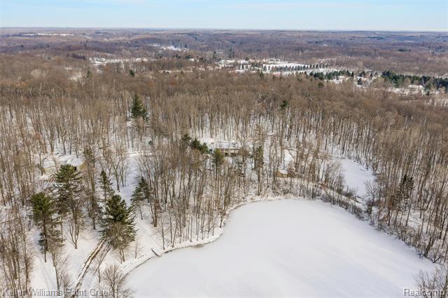 Builiding view sixty three for 2390 Noble, Oxford, MI. 48370