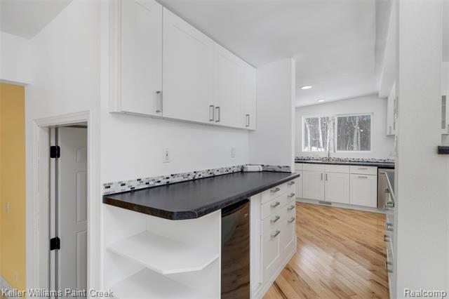 Builiding view thirteen for 2390 Noble, Oxford, MI. 48370