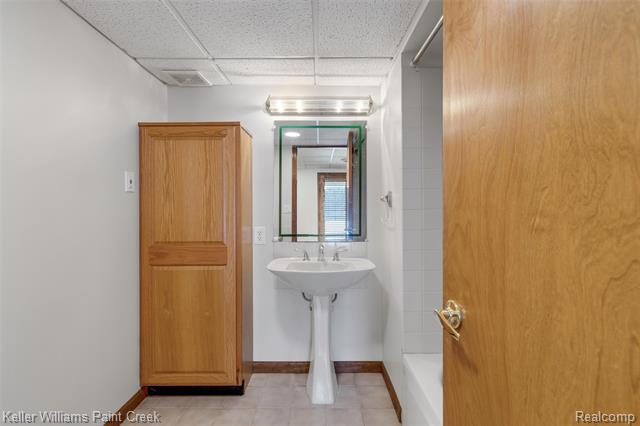 Builiding view thirty nine for 2390 Noble, Oxford, MI. 48370