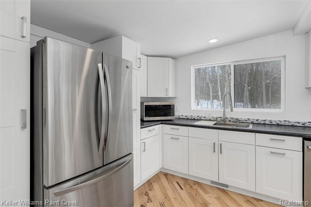 Builiding view twelve for 2390 Noble, Oxford, MI. 48370