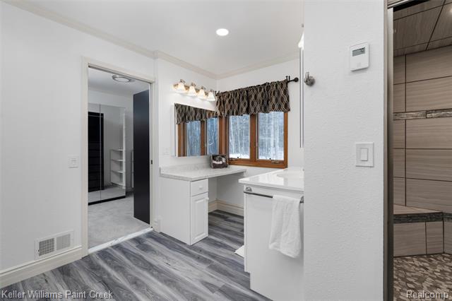 Builiding view twenty four for 2390 Noble, Oxford, MI. 48370