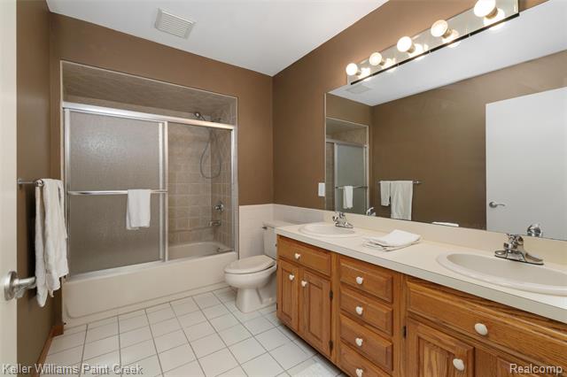 Builiding view twenty nine for 2390 Noble, Oxford, MI. 48370