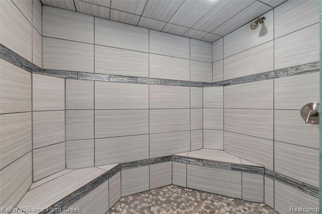 Builiding view twenty seven for 2390 Noble, Oxford, MI. 48370