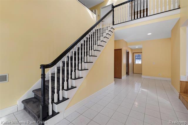 Builiding view two for 2390 Noble, Oxford, MI. 48370