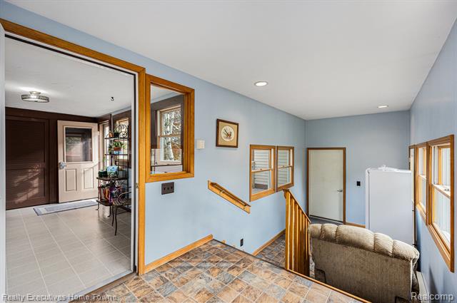 Builiding view eight for 550 E Leonard, Leonard, MI. 48367