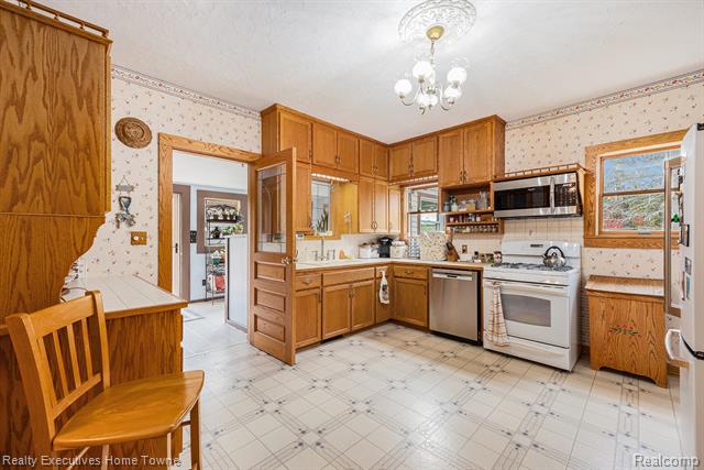 Builiding view thirteen for 550 E Leonard, Leonard, MI. 48367