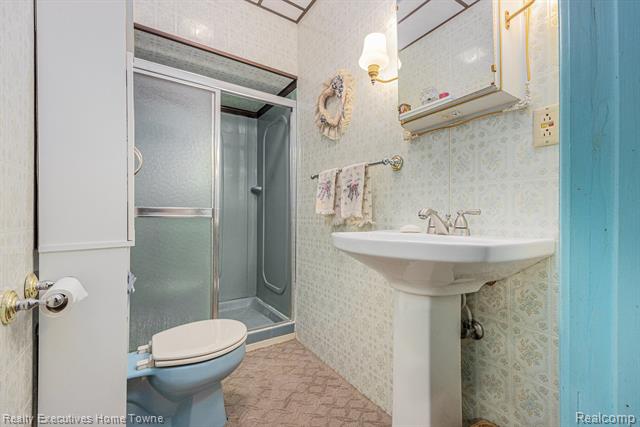 Builiding view twenty two for 550 E Leonard, Leonard, MI. 48367