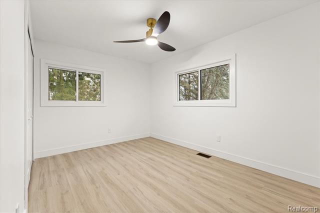 Builiding view twenty for 3643 Noble, Oxford, MI. 48370