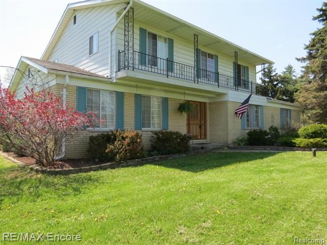 front view for 1700 Oakwood Rd, Ortonville, Mi. 48462