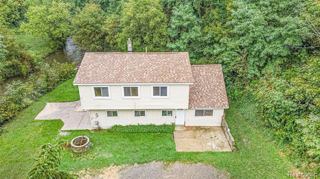 front view for 1055 Thompson Rd, Holly, Mi. 48442