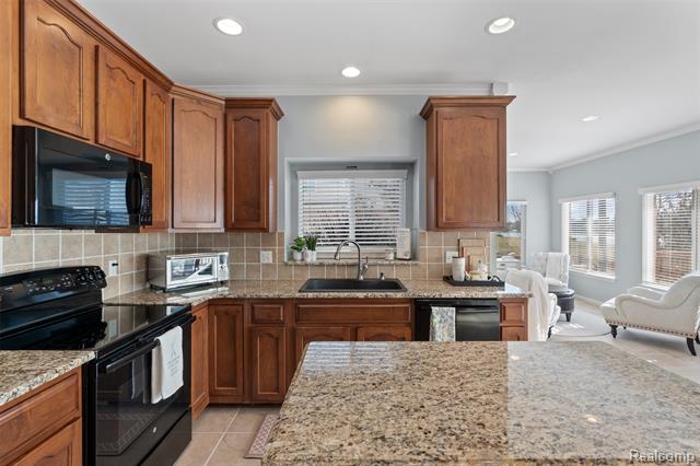 Builiding view seven for 791 W Bay Shore, Oxford, MI. 48371