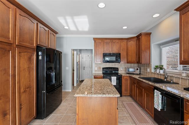 Builiding view six for 791 W Bay Shore, Oxford, MI. 48371