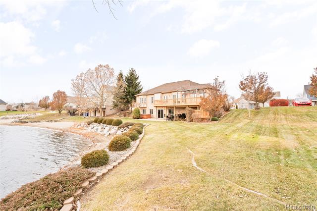 Builiding view twenty nine for 791 W Bay Shore, Oxford, MI. 48371