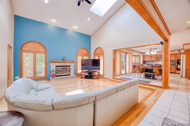 Builiding view fifteen for 29342 Strathmore, Farmington, MI. 48331