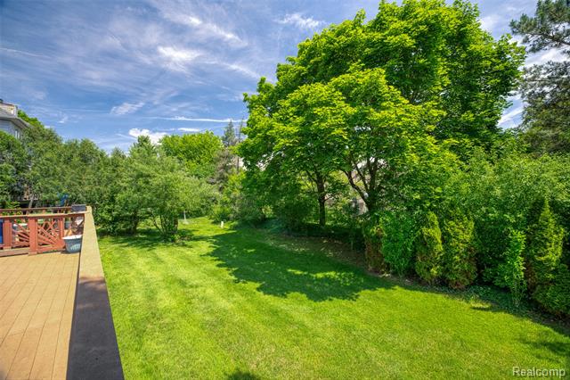 Builiding view forty eight for 29342 Strathmore, Farmington, MI. 48331
