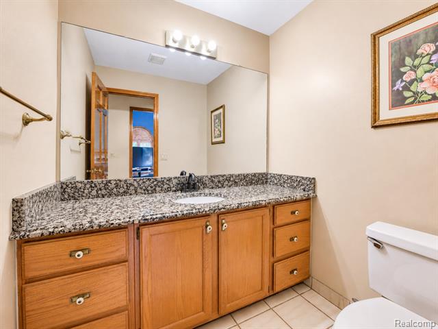 Builiding view nineteen for 29342 Strathmore, Farmington, MI. 48331