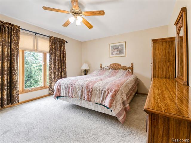 Builiding view thirty five for 29342 Strathmore, Farmington, MI. 48331