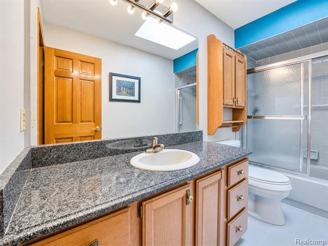 Builiding view thirty seven for 29342 Strathmore, Farmington, MI. 48331