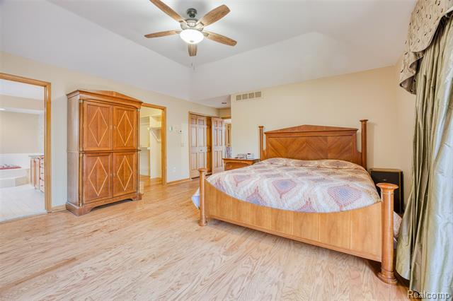 Builiding view thirty for 29342 Strathmore, Farmington, MI. 48331