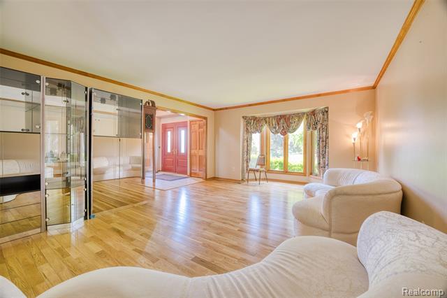 Builiding view twelve for 29342 Strathmore, Farmington, MI. 48331
