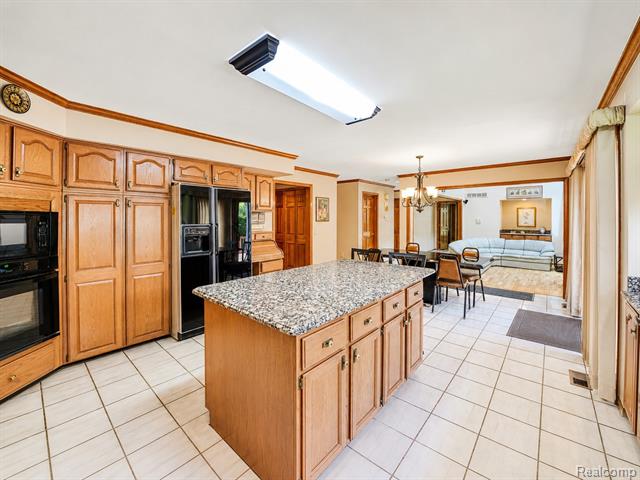 Builiding view twenty six for 29342 Strathmore, Farmington, MI. 48331