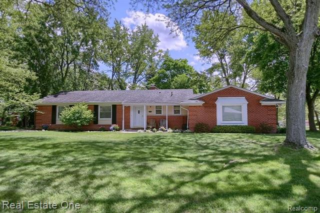 front view for 31815 Nottingwood St, Farmington, Mi. 48334