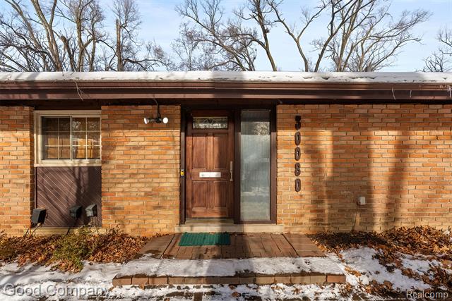 Builiding view eight for 30080 Highmeadow, Farmington, MI. 48334