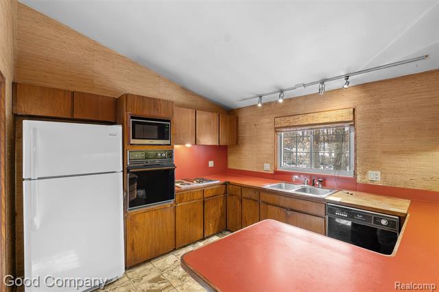 Builiding view fifteen for 30080 Highmeadow, Farmington, MI. 48334