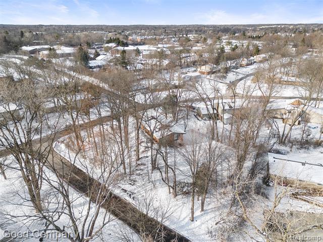 Builiding view forty one for 30080 Highmeadow, Farmington, MI. 48334