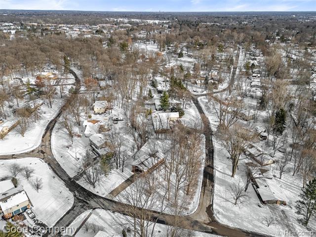 Builiding view forty for 30080 Highmeadow, Farmington, MI. 48334