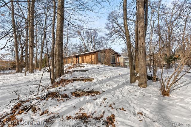 Builiding view six for 30080 Highmeadow, Farmington, MI. 48334