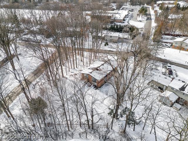 Builiding view thirty nine for 30080 Highmeadow, Farmington, MI. 48334