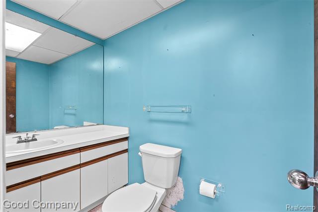 Builiding view thirty one for 30080 Highmeadow, Farmington, MI. 48334