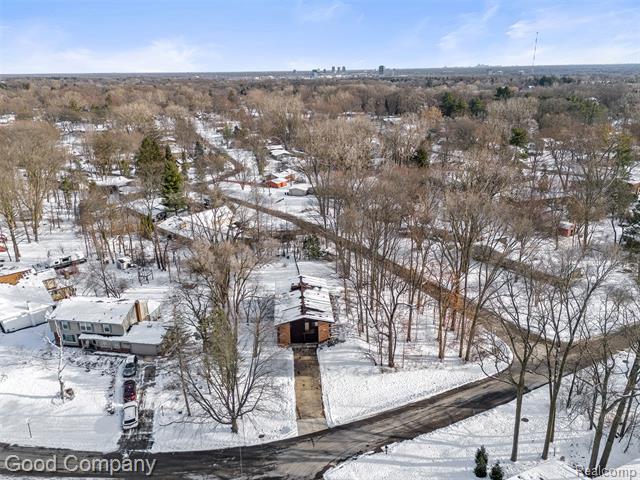 Builiding view thirty seven for 30080 Highmeadow, Farmington, MI. 48334