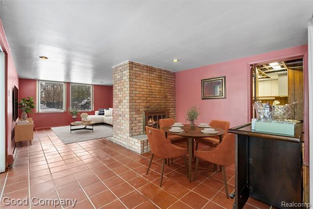 Builiding view thirty for 30080 Highmeadow, Farmington, MI. 48334