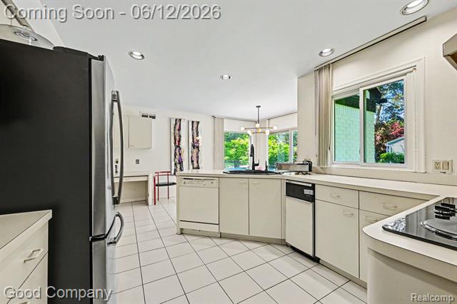 Builiding view eleven for 30049 Mayfair, Farmington, MI. 48331