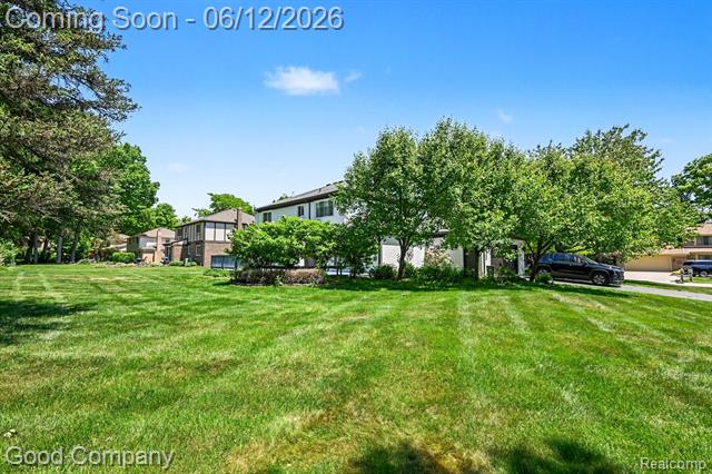 Builiding view thirty three for 30049 Mayfair, Farmington, MI. 48331