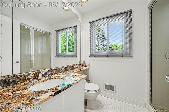 Builiding view twenty eight for 30049 Mayfair, Farmington, MI. 48331