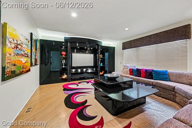 Builiding view twenty nine for 30049 Mayfair, Farmington, MI. 48331