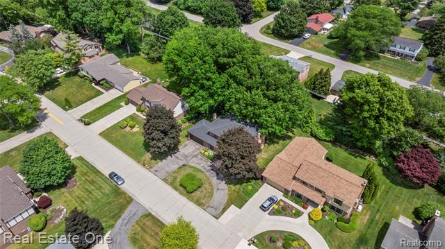 Builiding view fifty three for 30056 Mayfair, Farmington, MI. 48331