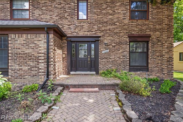Builiding view one for 30056 Mayfair, Farmington, MI. 48331