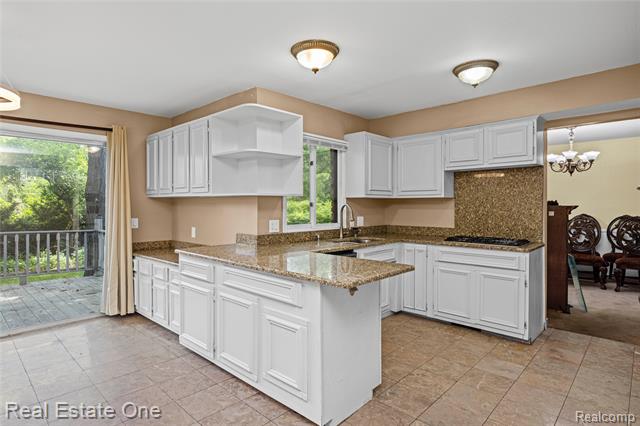 Builiding view seventeen for 30056 Mayfair, Farmington, MI. 48331